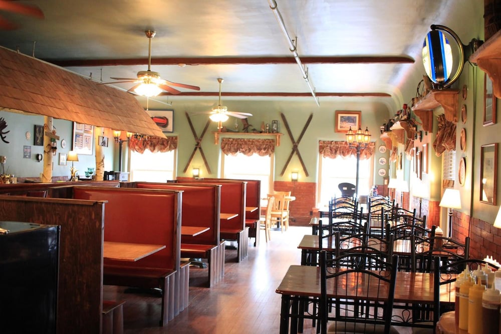 The Pines Inn Lake Placid 31/41