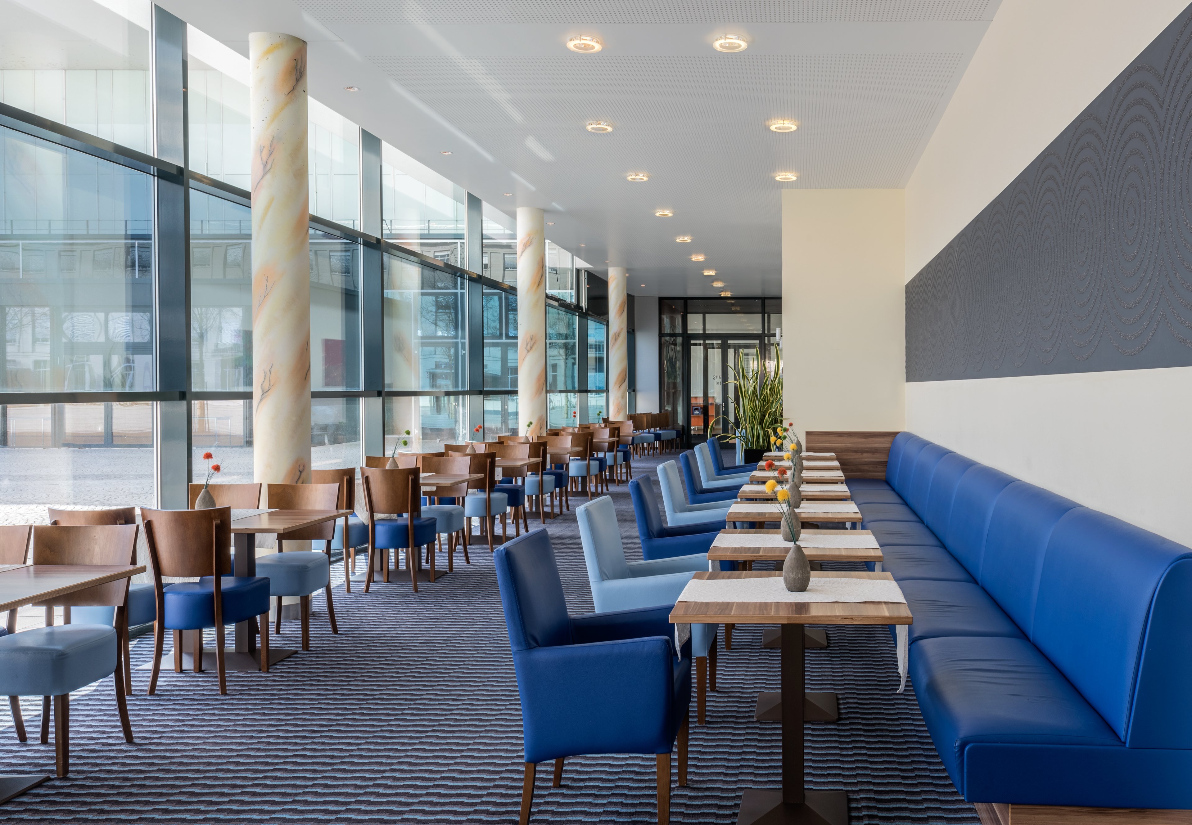 HOLIDAY INN EXPRESS SINGEN 57/72