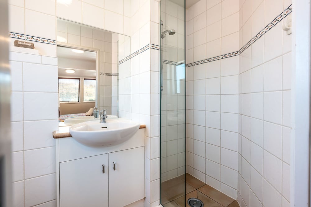 ONETANGI BEACH APARTMENTS 66/69