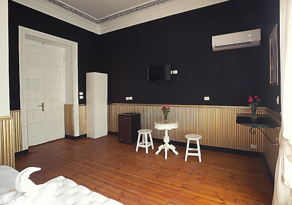 Tahrir Plaza Suites 49/57
