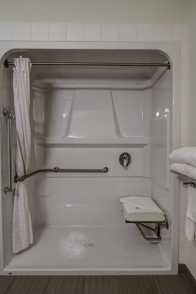 Motel6 Grande Prairie, AB 32/65
