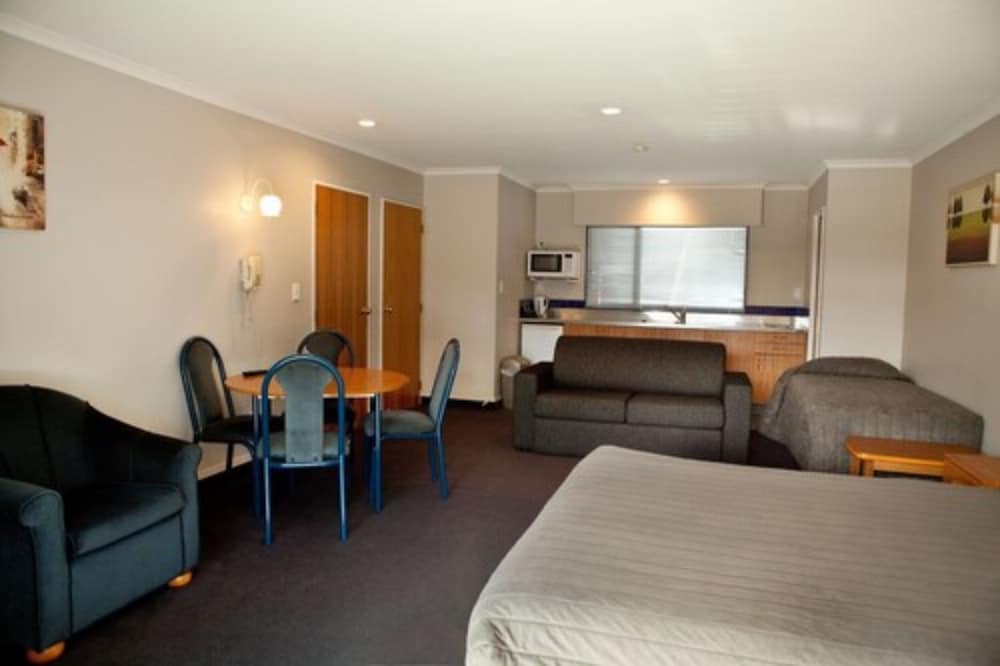 Grove Park Motor Lodge 20/74
