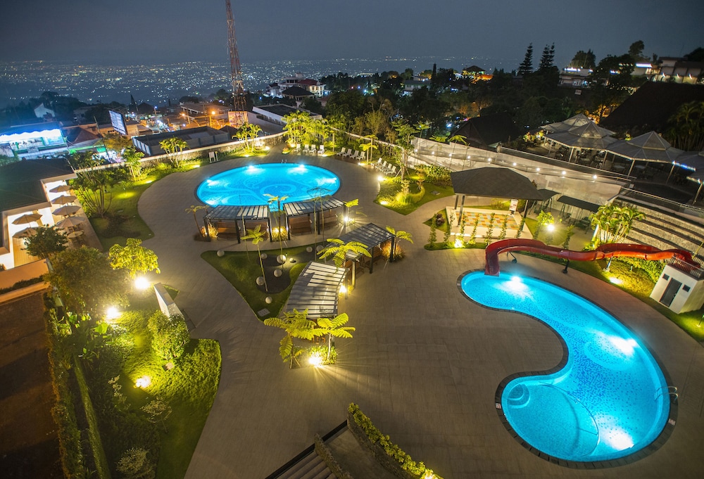Surya Hotel Cottages Prigen 42/52