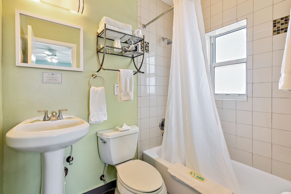 Hollywood Beachside Boutique Suites 21/46