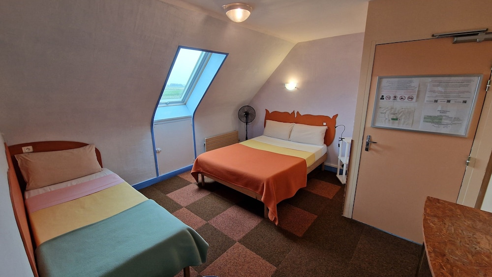 Connecting, 1 Single and 2 Double Beds, River View