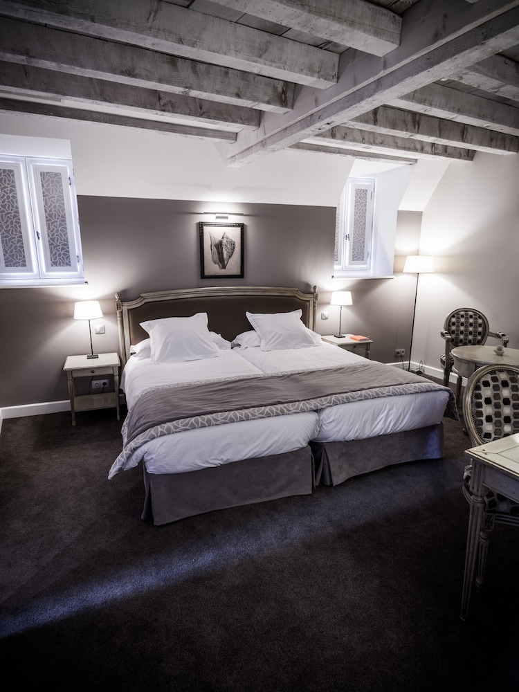 Chateau Sainte Sabine 18/53