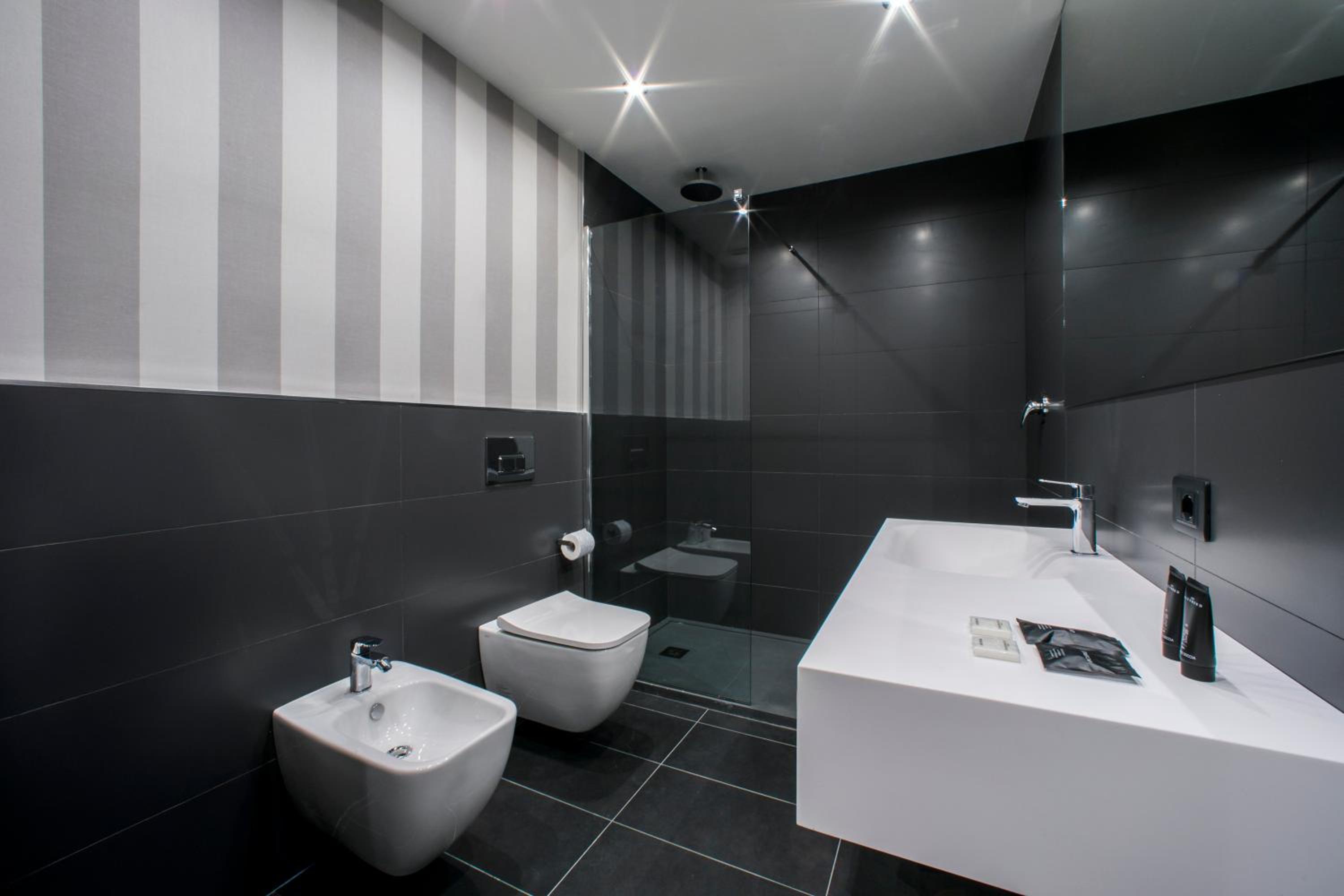جناح بشرفة، Hotel Punta Tipa 9/9