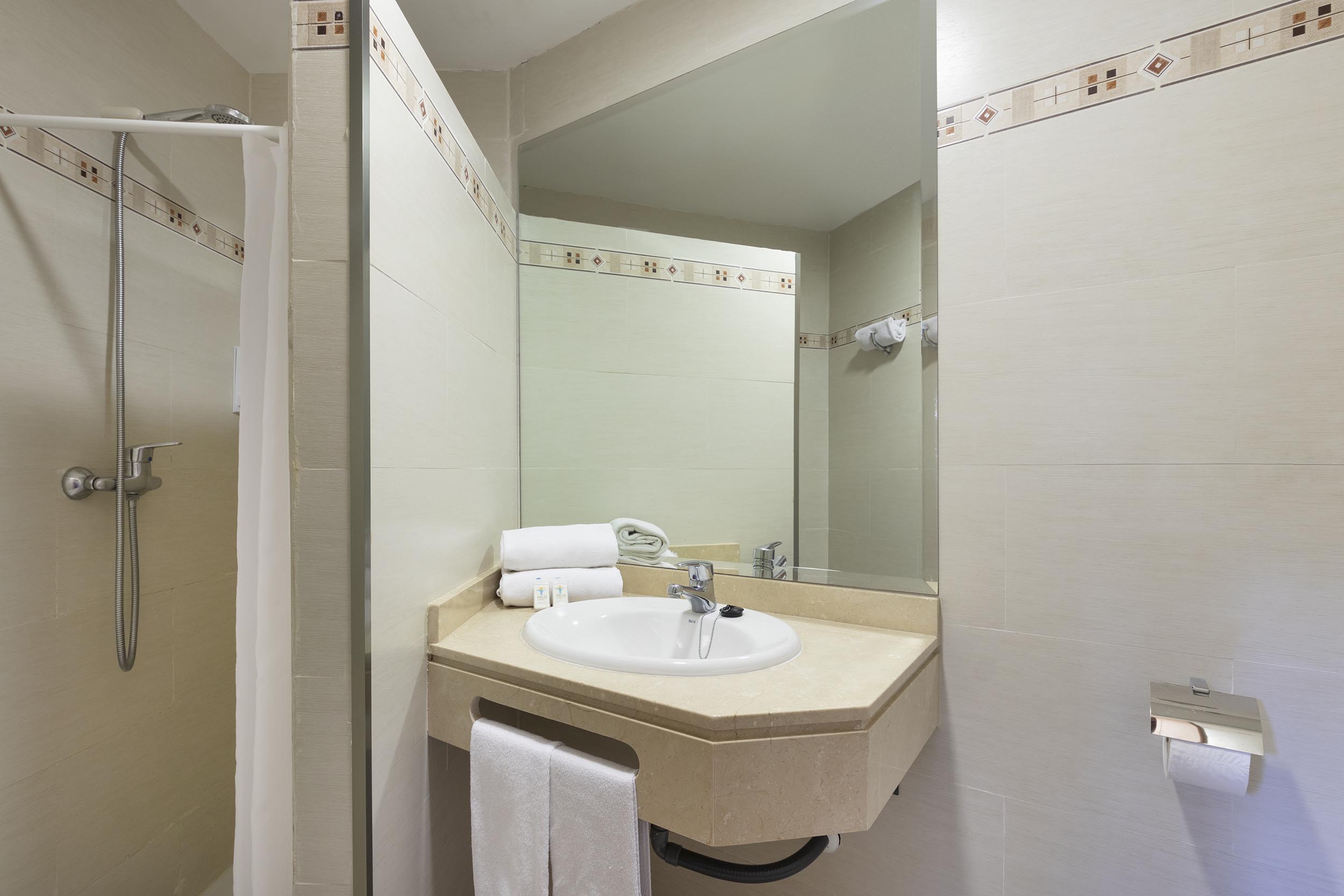 Hotel Palia La Roca 43/45