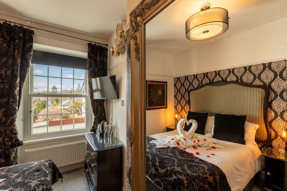 Holly Lodge Guest House 20/72