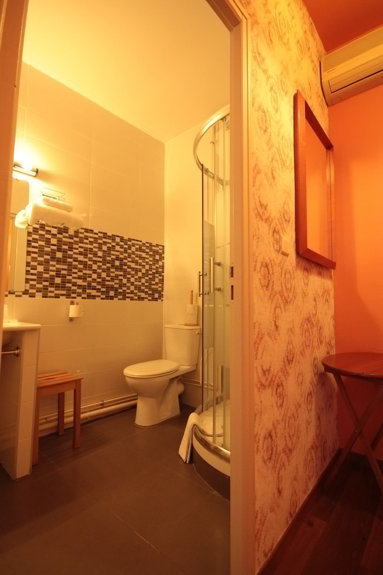 غرفة قياسية مفردة بسرير كوين، Hotel Des Arts 3/3