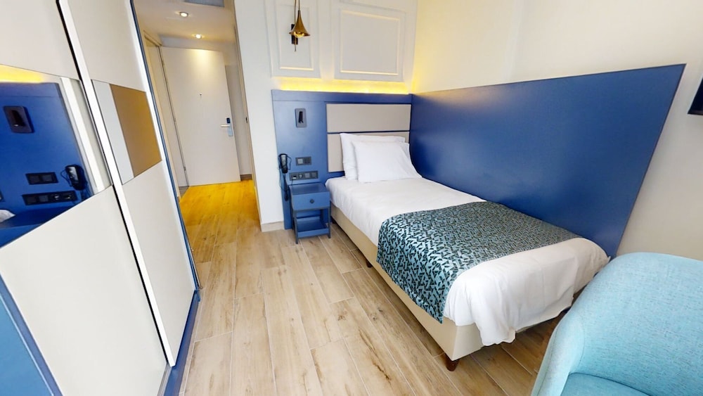 Kiyi Park Hotel 2/12