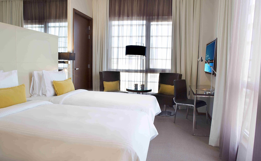 ROOM, TWIN BEDS, CITY VIEW
