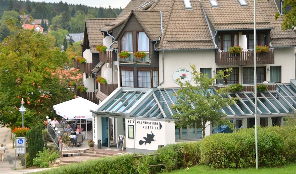 WALPURGISHOF 7/61