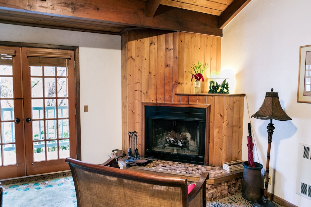 Kilauea Lodge and Restaurant 45/76