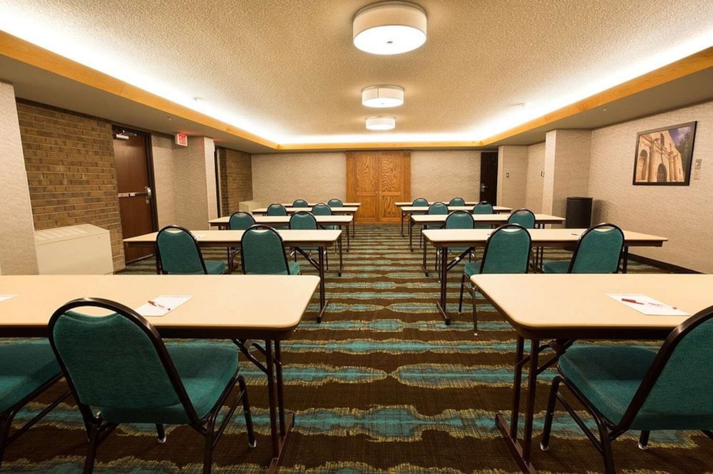 Heritage Inn Suites San Antonio Airpt, Trademark by Wyndham 50/60