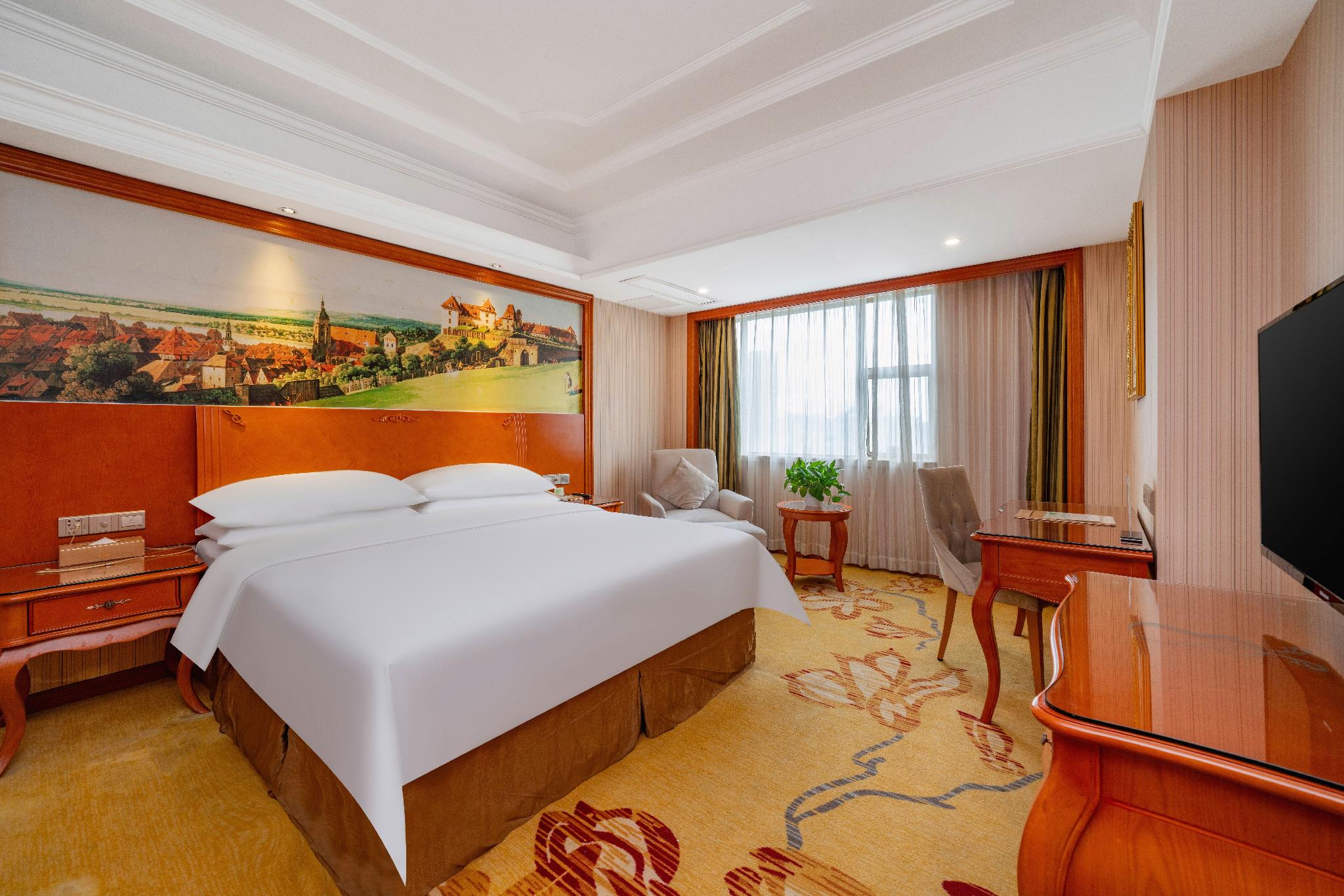 Vienna International Hotel (Shenzhen Bantian Huancheng South Road) 23/35
