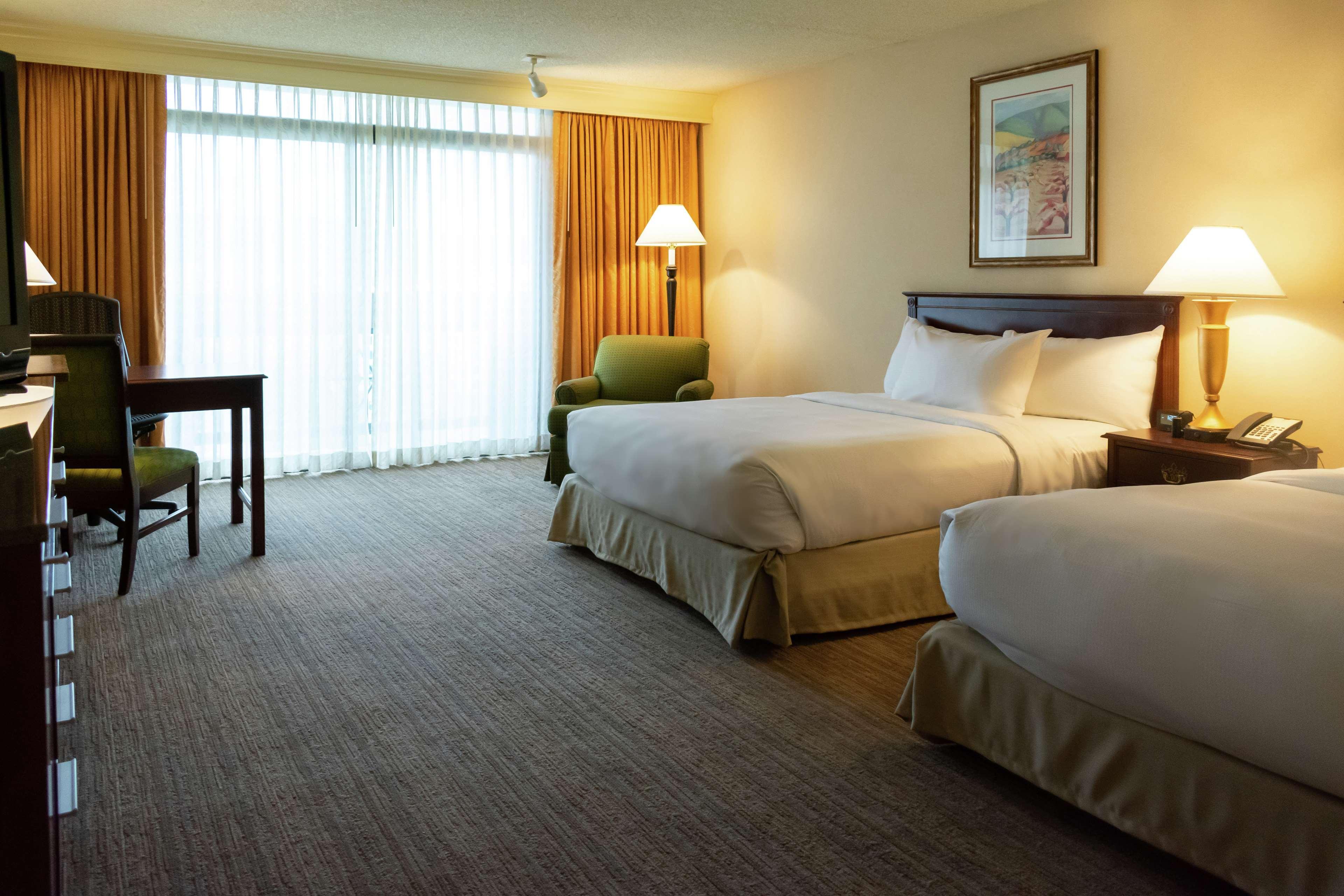 ROOM, 2 QUEEN BEDS, BALCONY, CLUB FLOOR, HIGH FLOOR