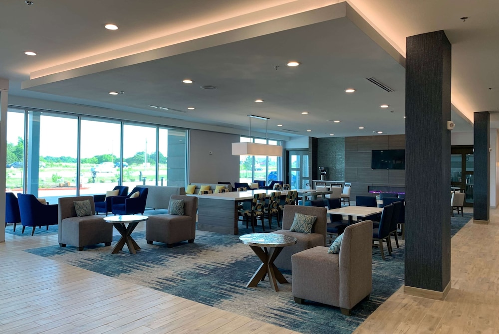 La Quinta Inn and Suites by Wyndham Round Rock East 33/43