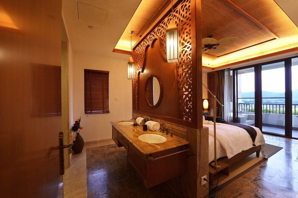 Shixishu Jianguo Yalong Bay Resort Hotel 26/39