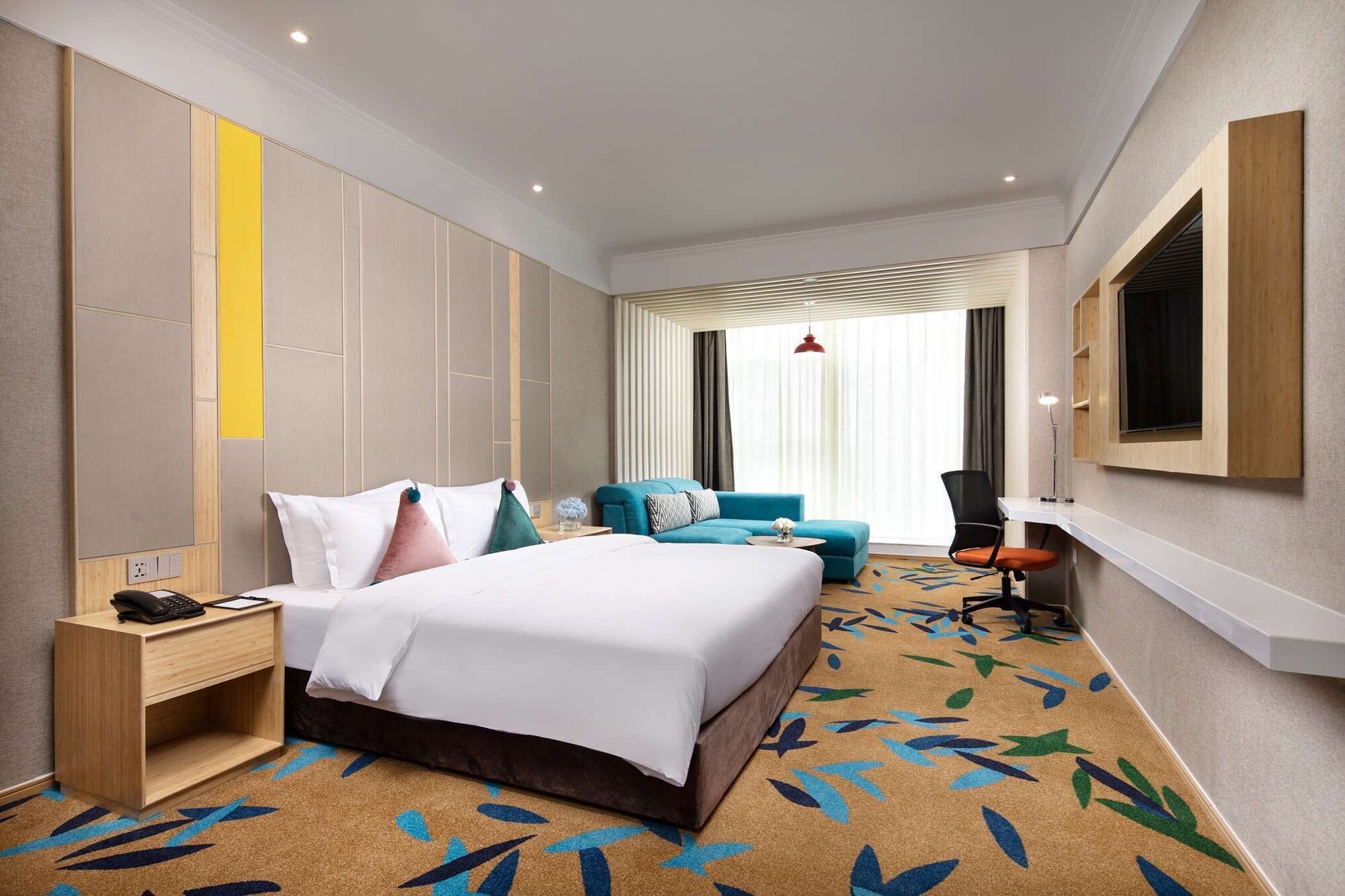 DELUXE, KING BED, SMOKING