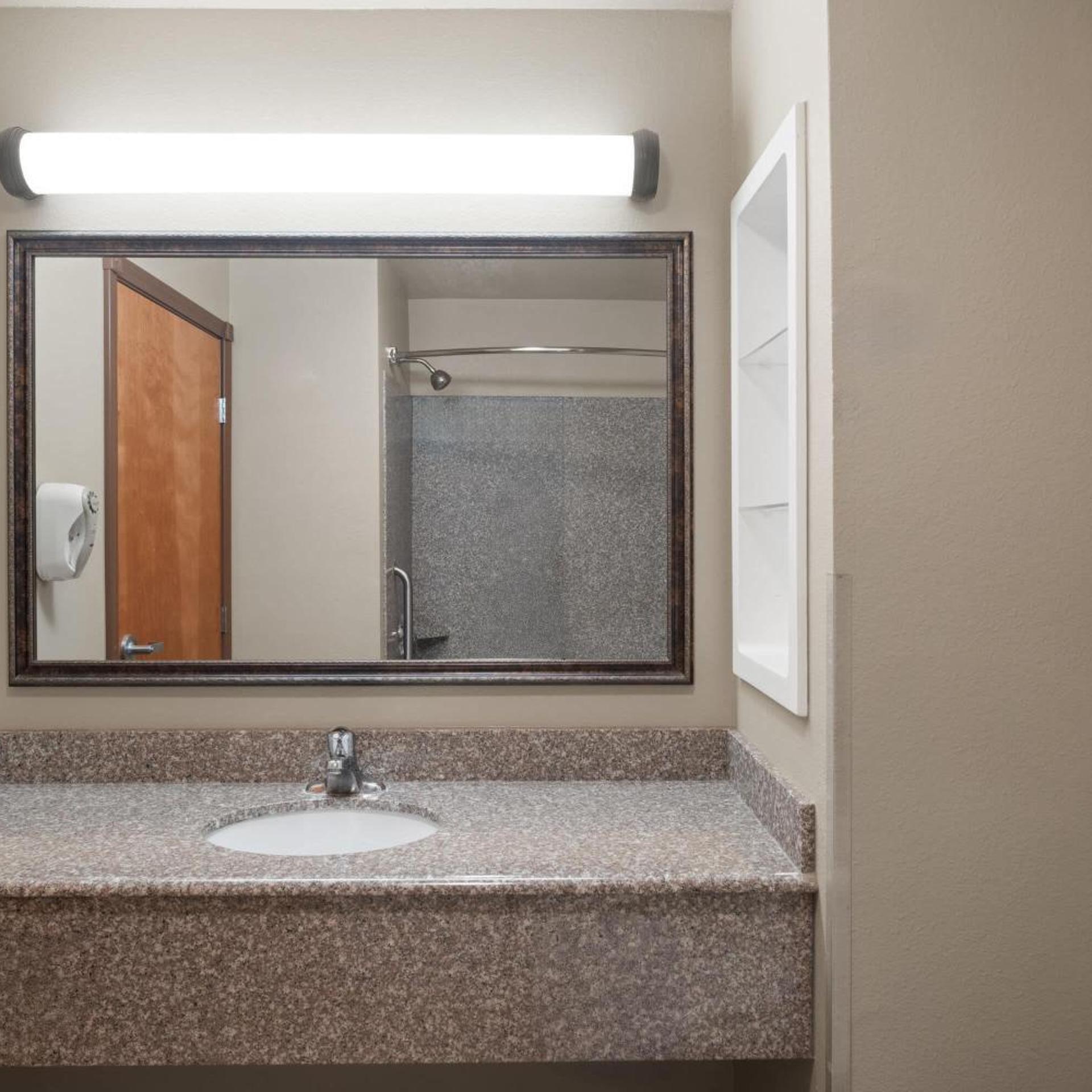 جناح سوبيريور بسرير كينج بغرفة نوم واحدة، Baymont Inn & Suites By Wyndham Sturgis 4/7