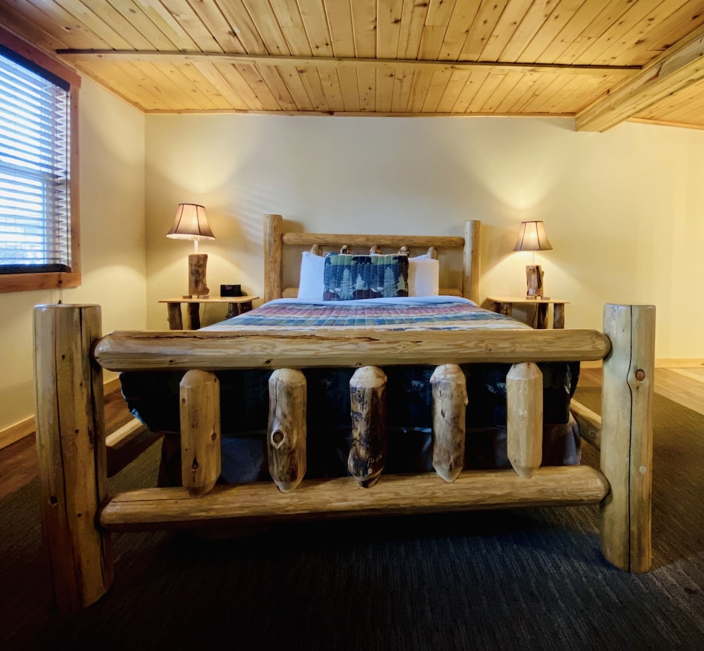 Salida Inn & Monarch Suites 45/78