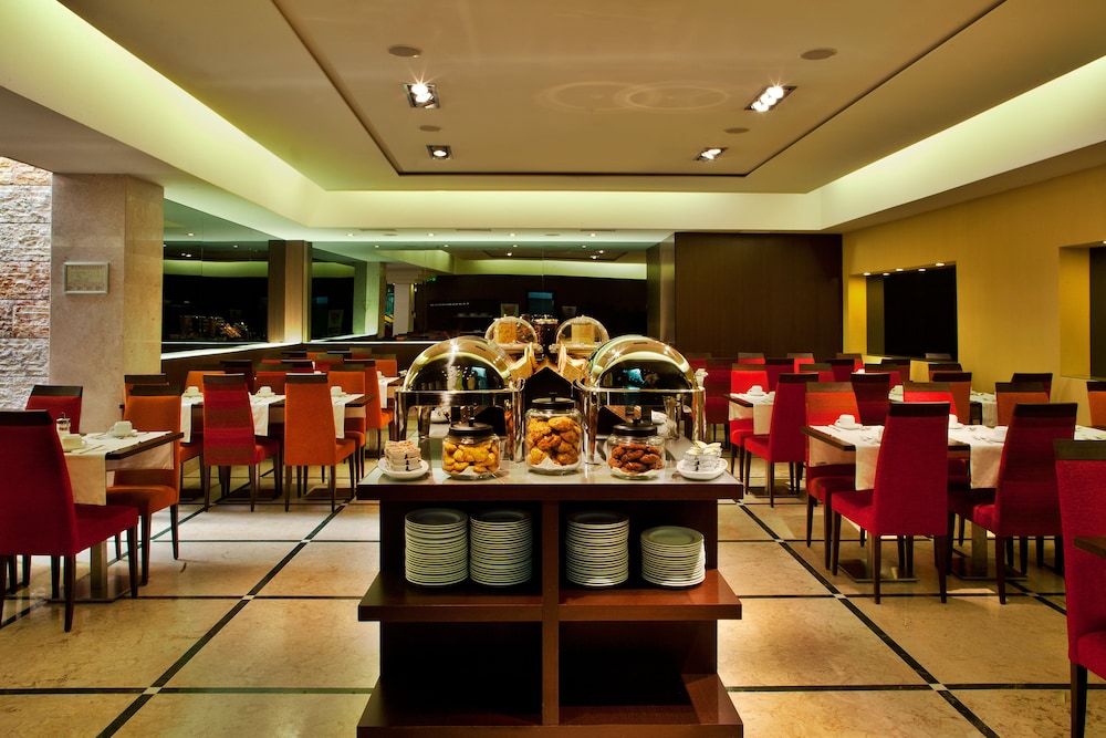 Turim Iberia Hotel 52/64
