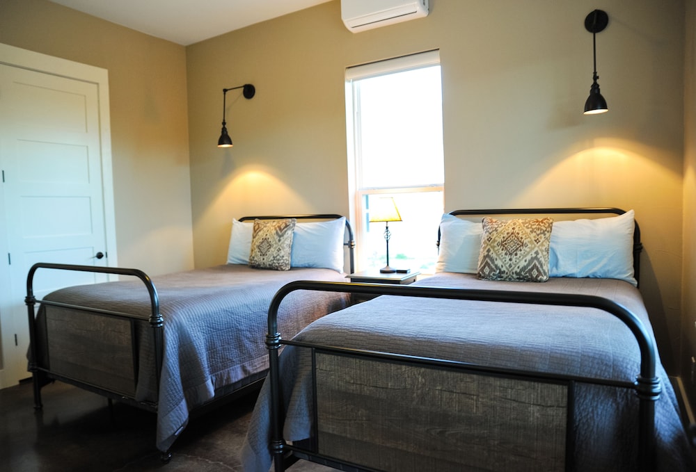 Hill Country Casitas 22/73