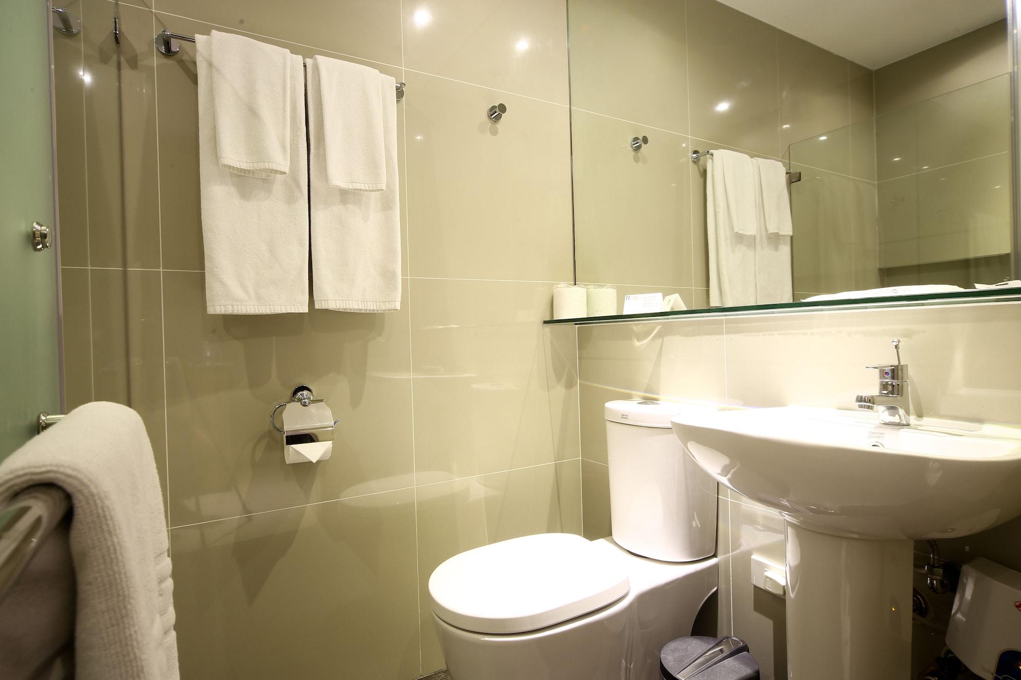 غرفة رباعية بسرير كوين، Azumi Boutique Hotel 8/9
