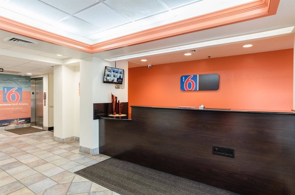Lobby at Motel6 Bristol, VA, BRISTOL - VA