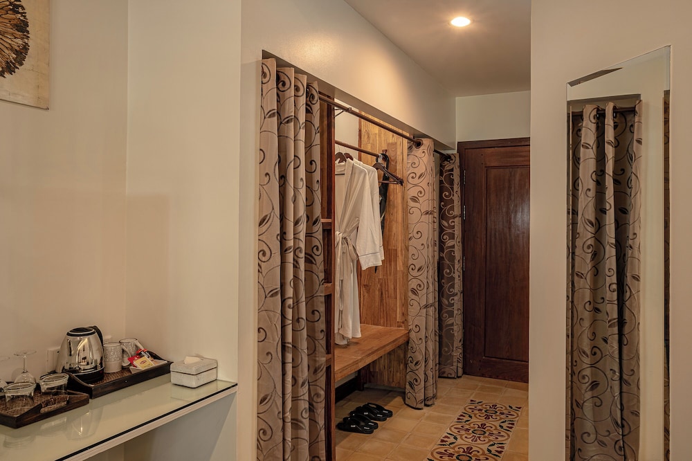 Pavillon D Orient Boutique Hotel 49/50