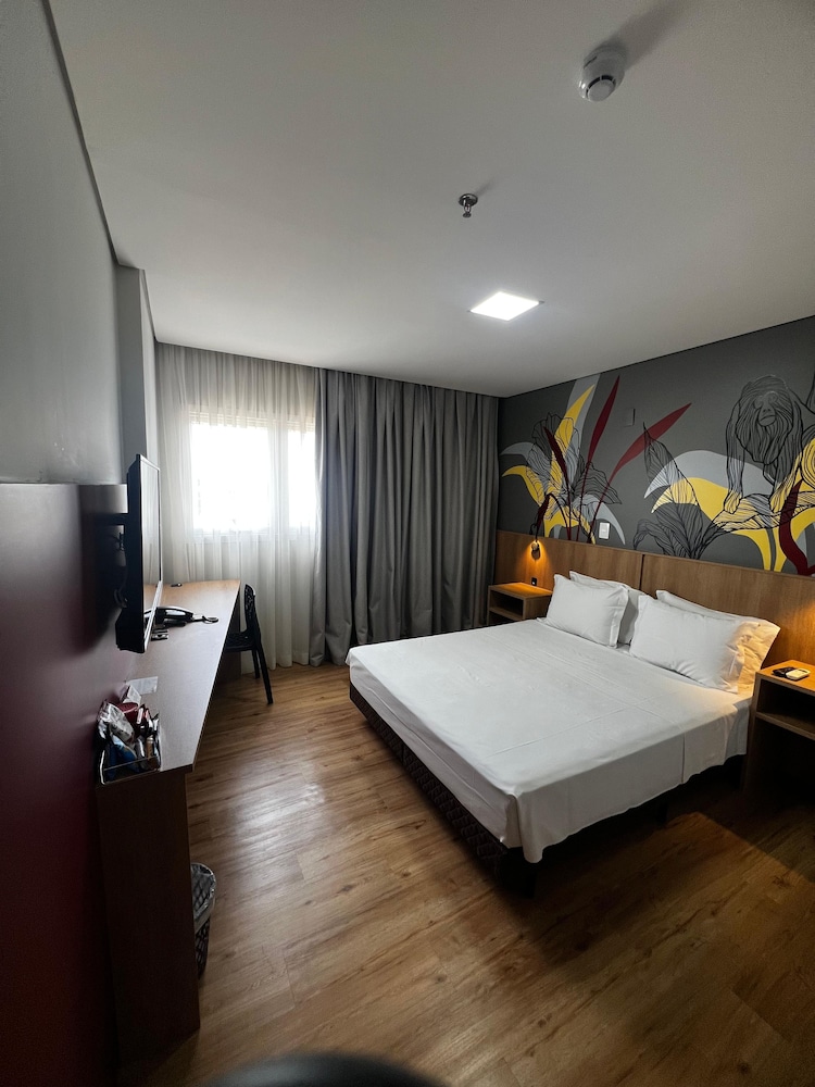 Ramada Encore by Wyndham Ponta Grossa 9/37