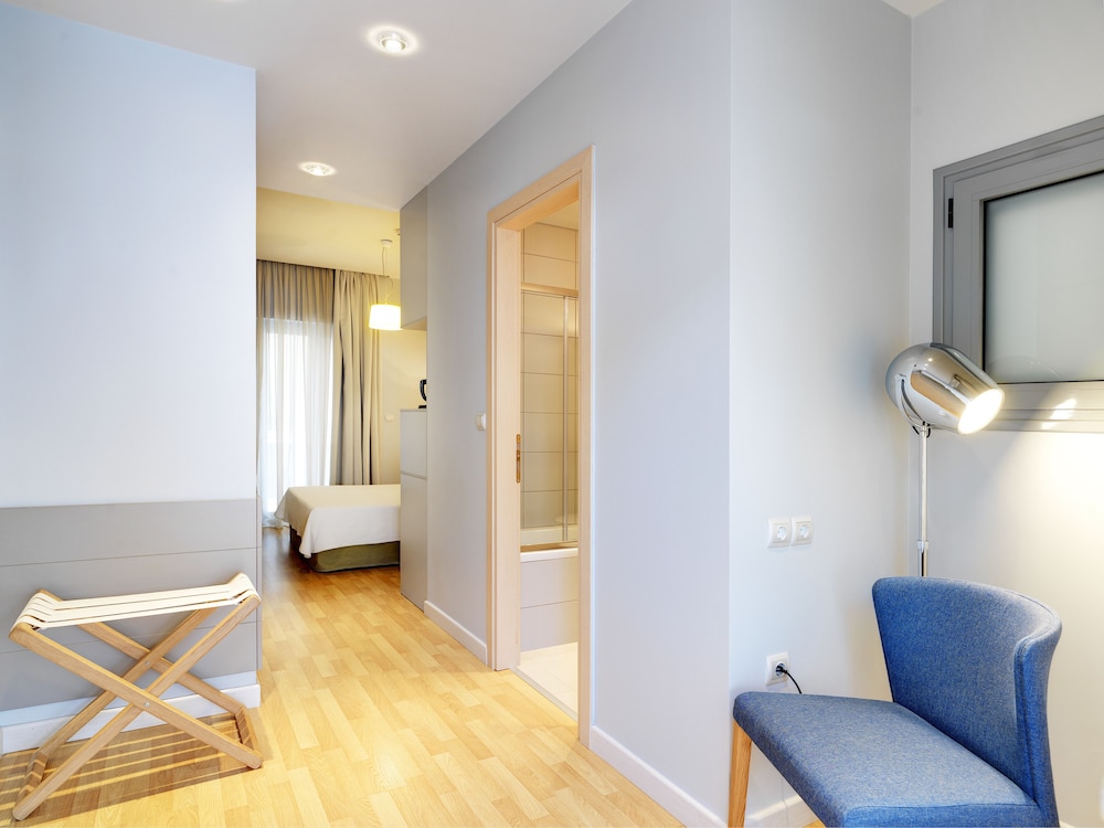Phidias Piraeus Hotel 36/64