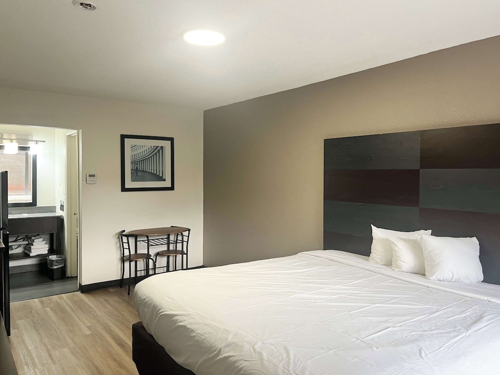 DELUXE, DOUBLE BED, KITCHENETTE