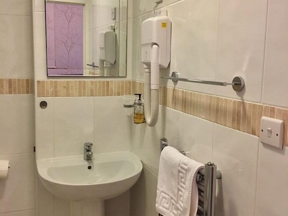Chaston Manor Hotel 46/50