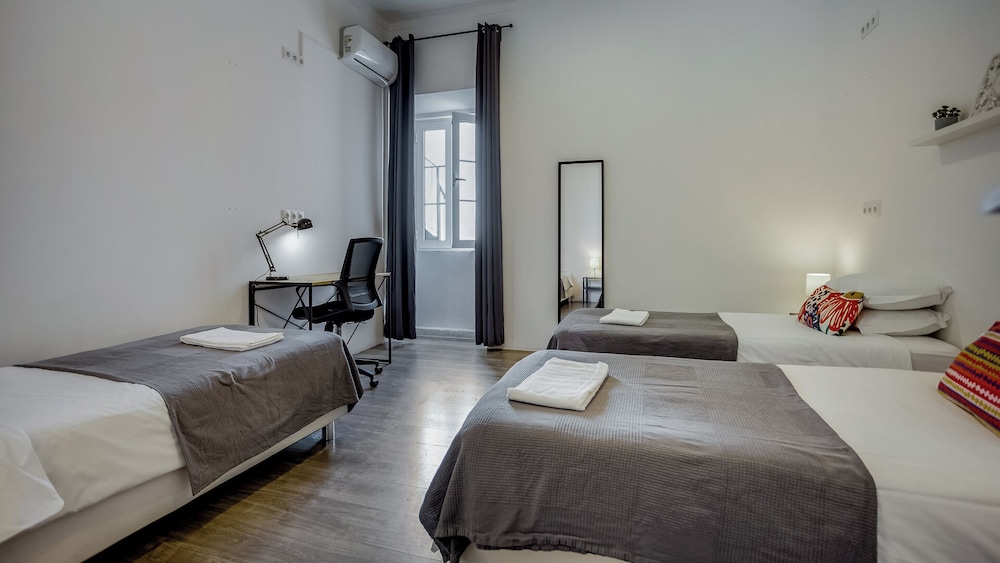 ECONOMY, TRIPLE, 3 BEDS