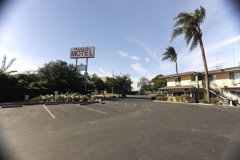 Victoria Motel 18/24