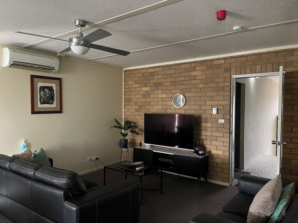 Westwood Motor Inn 32/50