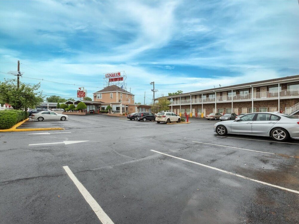 Edison Motor Lodge 13/21