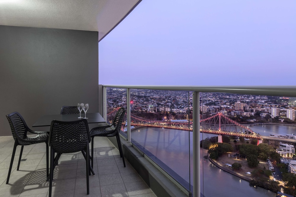Oaks Brisbane Aurora Suites 29/74