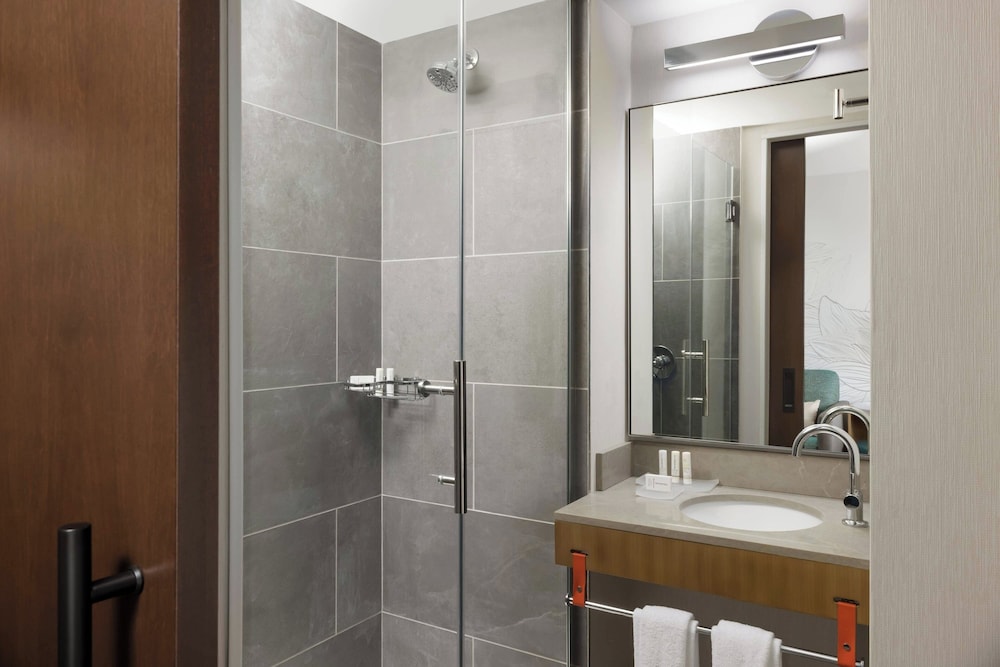 SpringHill Suites by Marriott New York Manhattan/Chelsea 25/26