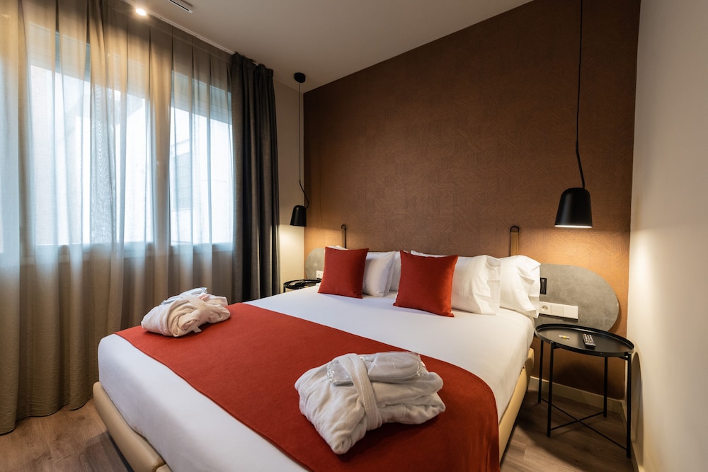 Atenea Rekord Suites 6/50