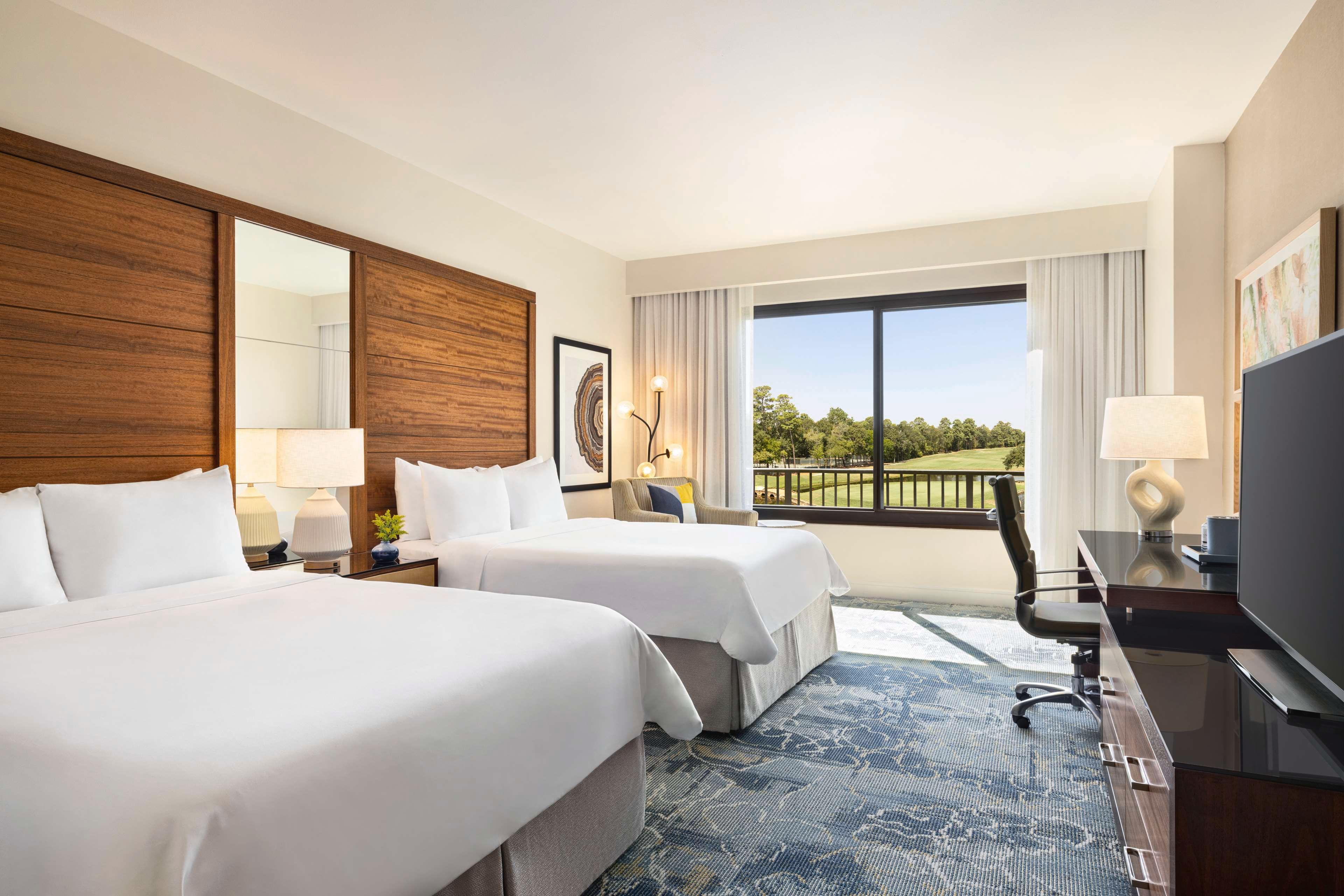 Room, 2 Queen Beds, Pool or Golf View
