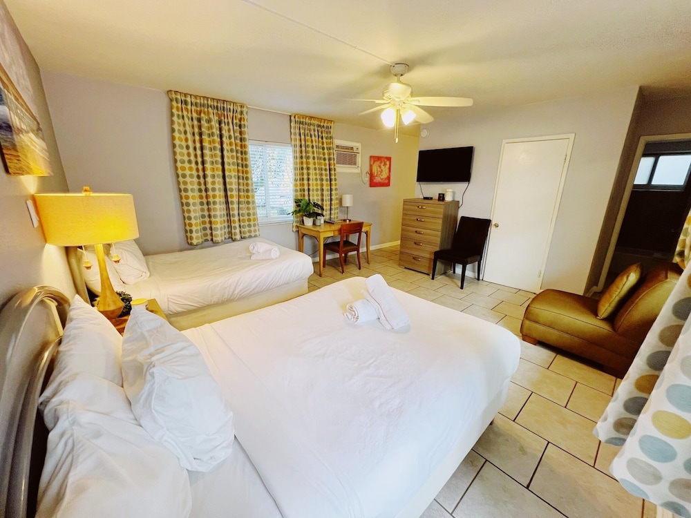 Great Escape Inn 34/75