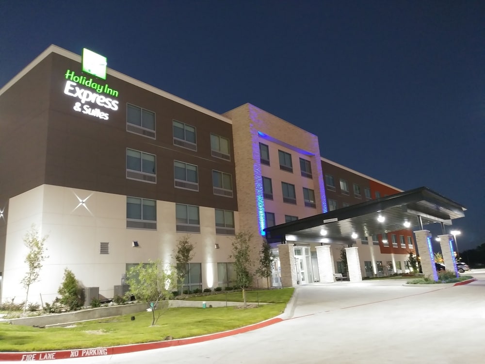 Holiday Inn Express and Suites Dallas Northeast Arboretum, an IHG Hotel 5/49