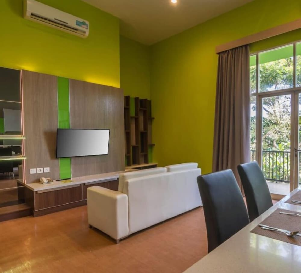 MaxOneHotels.com at Resort Makassar 33/57