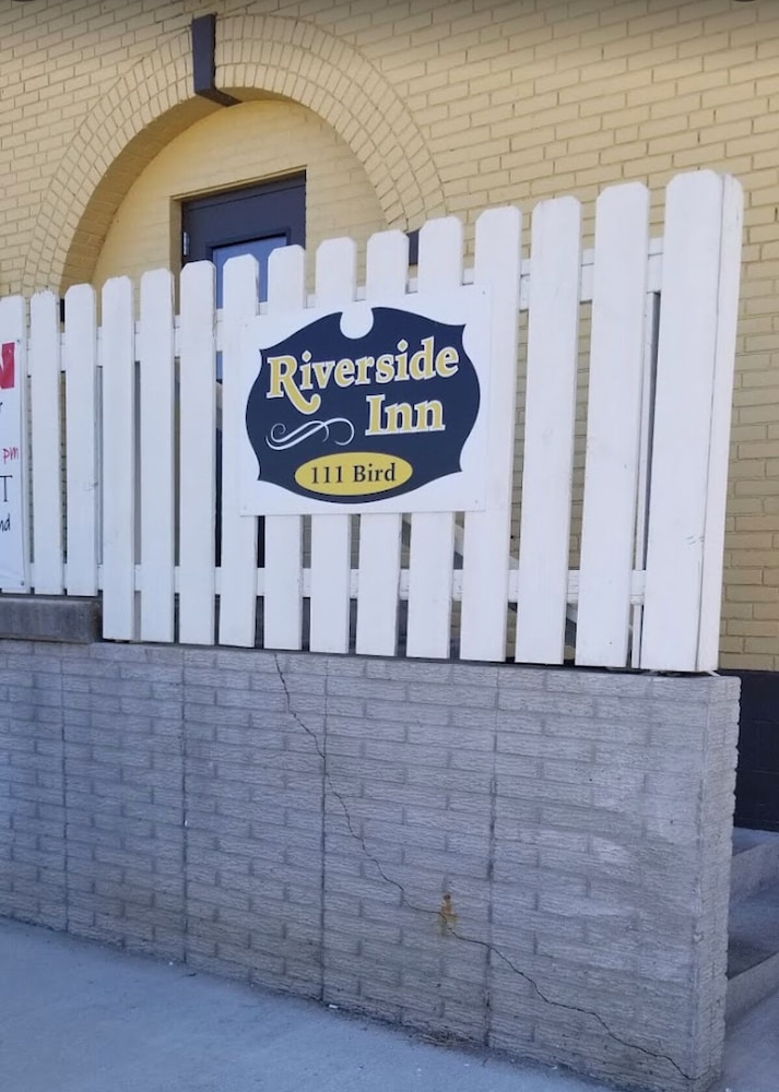 Riverside Inn 11/60