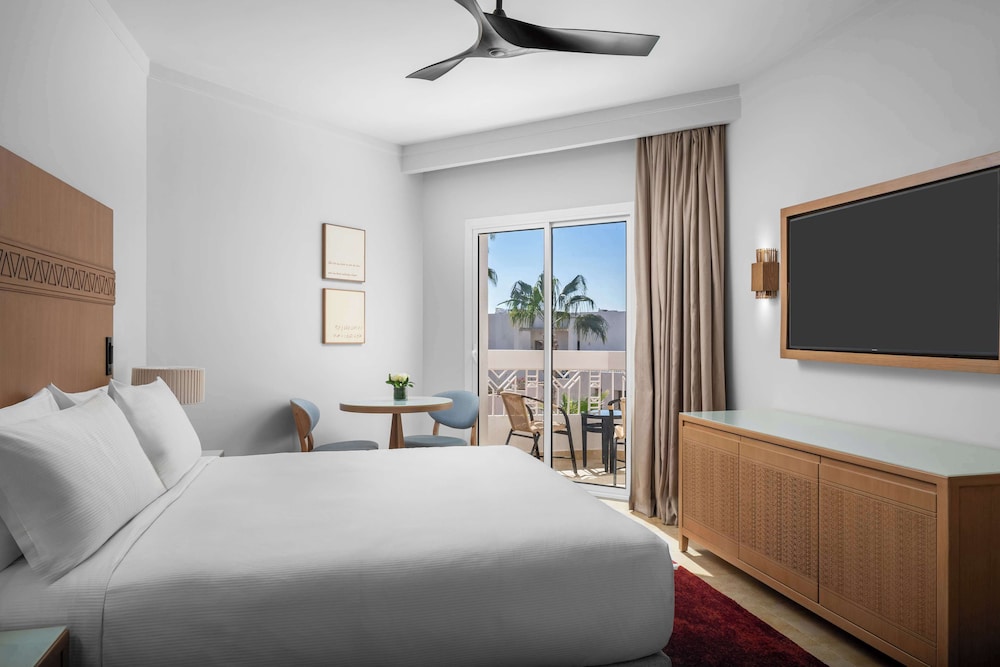 Premium, Family, 1 King and 2 Double Beds, Beach Side, Garden View