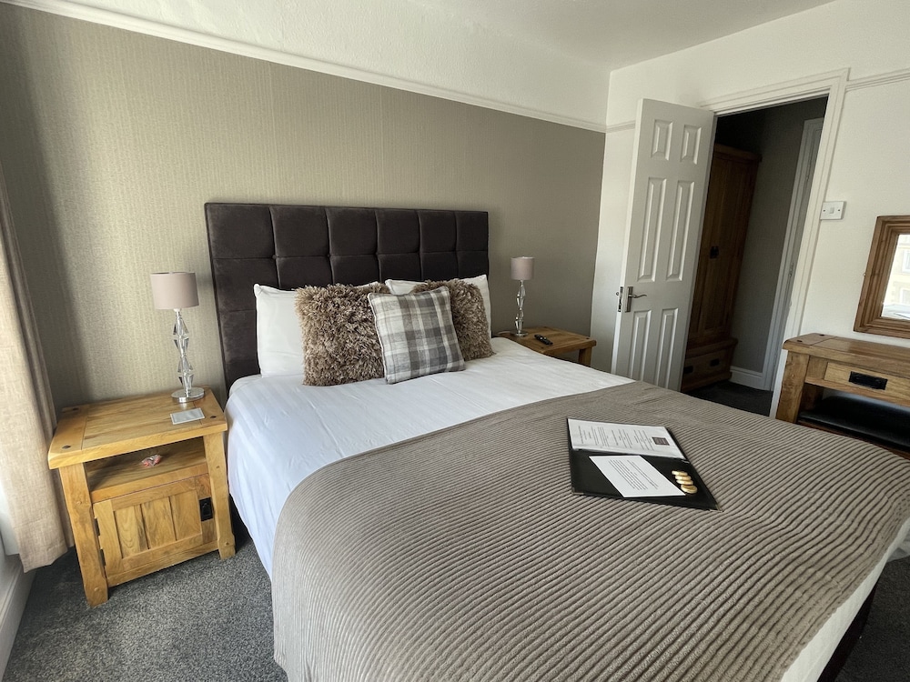 Lynton House 12/50