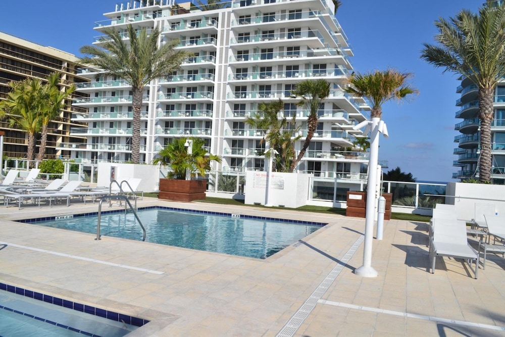 Grand Beach Hotel Surfside West 17/62